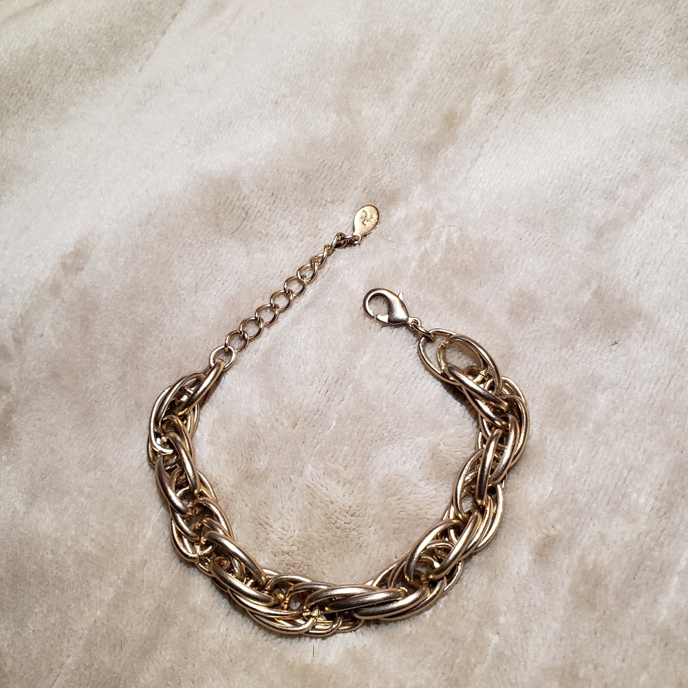 Accessorize twisted chain bracelet